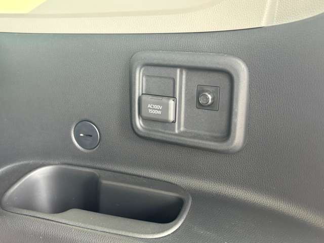 トヨタ シエンタ　ハイブリッド ハイブリッド １．５ Ｚ R4年 (中国) 99