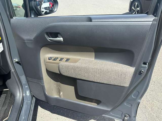 トヨタ シエンタ　ハイブリッド ハイブリッド １．５ Ｚ R4年 (中国) 99