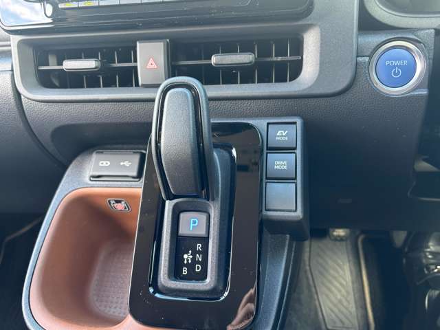 トヨタ シエンタ　ハイブリッド ハイブリッド １．５ Ｚ R4年 (中国) 99