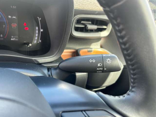 トヨタ シエンタ　ハイブリッド ハイブリッド １．５ Ｚ R4年 (中国) 99