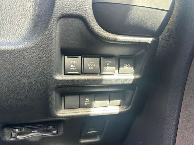 トヨタ シエンタ　ハイブリッド ハイブリッド １．５ Ｚ R4年 (中国) 99