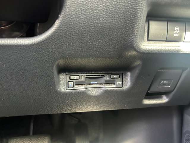 トヨタ シエンタ　ハイブリッド ハイブリッド １．５ Ｚ R4年 (中国) 99