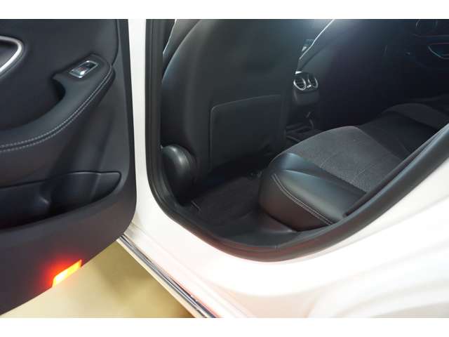 メルセデスベンツ Ｃクラスワゴン Ｃ２００ ４マチック アバンギャルド ４ＷＤ H29年 (北海道) 99