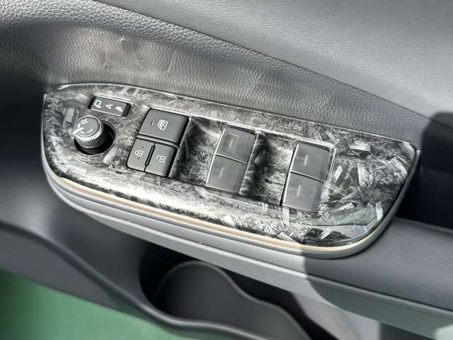 トヨタ クラウン　クロスオーバー　ハイブリッド ２．５ Ｇ Ｅ－ＦＯＵＲ ４ＷＤ R5年 (東海) 99