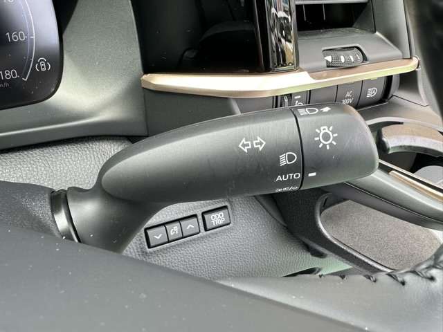 トヨタ クラウン　クロスオーバー　ハイブリッド ２．５ Ｇ Ｅ－ＦＯＵＲ ４ＷＤ R5年 (東海) 99