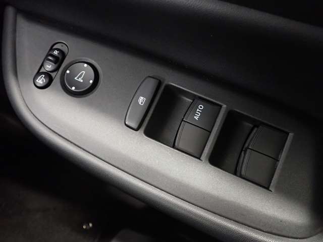 ホンダ フィット　ハイブリッド １．５ Ｅ：ＨＥＶ ホーム R2年 (関東) 99