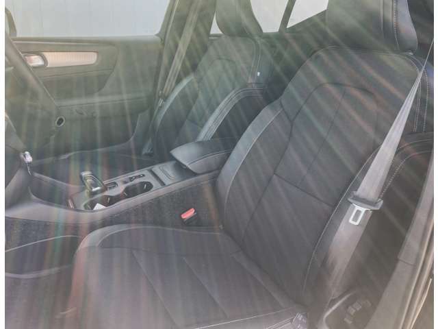 ボルボ ＸＣ４０ Ｔ４ ＡＷＤ モメンタム ４ＷＤ R2年 (関東) 99