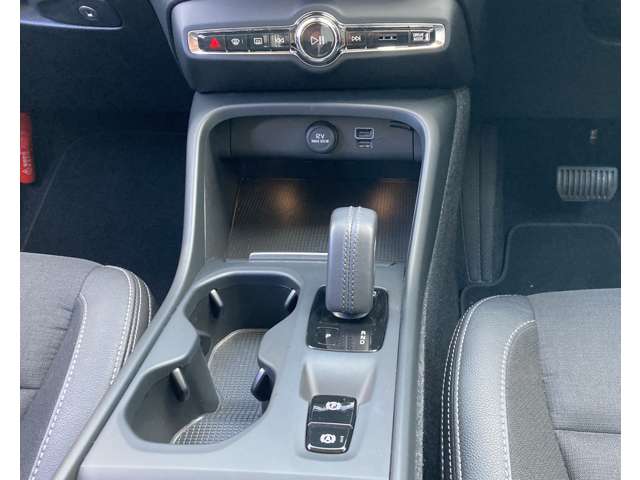 ボルボ ＸＣ４０ Ｔ４ ＡＷＤ モメンタム ４ＷＤ R2年 (関東) 99