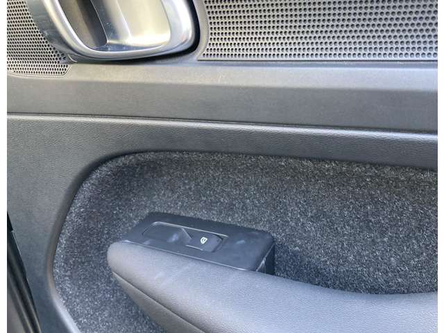 ボルボ ＸＣ４０ Ｔ４ ＡＷＤ モメンタム ４ＷＤ R2年 (関東) 99