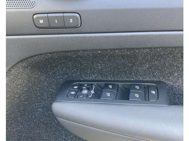 ボルボ ＸＣ４０ Ｔ４ ＡＷＤ モメンタム ４ＷＤ R2年 (関東) 99