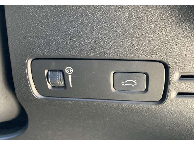 ボルボ ＸＣ４０ Ｔ４ ＡＷＤ モメンタム ４ＷＤ R2年 (関東) 99