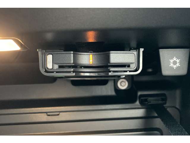 ボルボ ＸＣ４０ Ｔ４ ＡＷＤ モメンタム ４ＷＤ R2年 (関東) 99