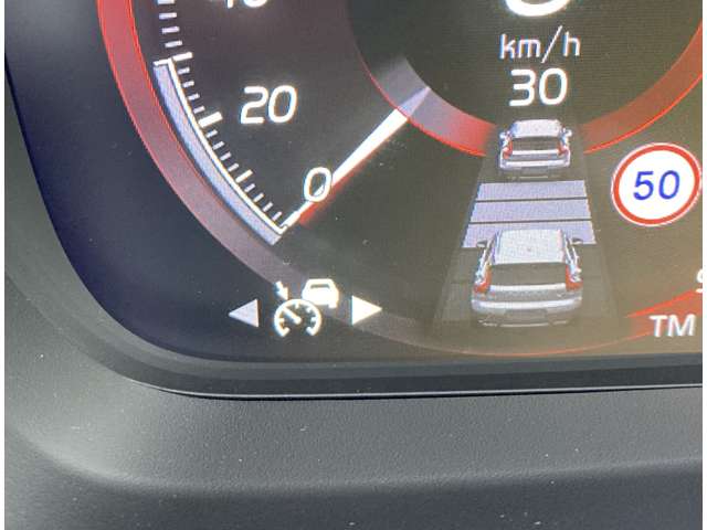 ボルボ ＸＣ４０ Ｔ４ ＡＷＤ モメンタム ４ＷＤ R2年 (関東) 99