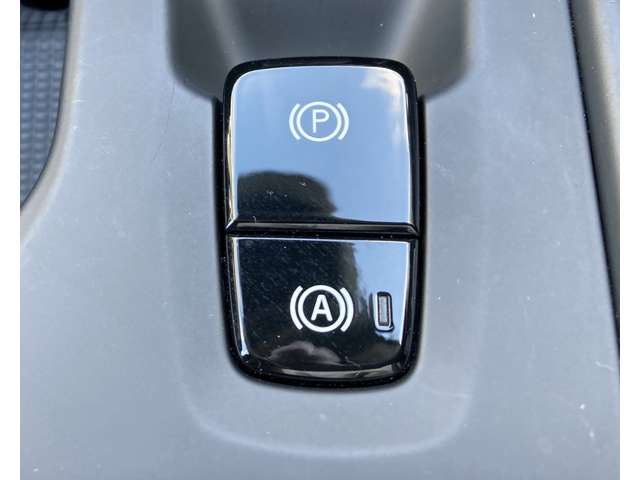 ボルボ ＸＣ４０ Ｔ４ ＡＷＤ モメンタム ４ＷＤ R2年 (関東) 99