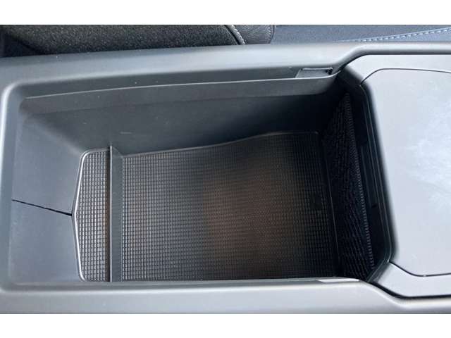 ボルボ ＸＣ４０ Ｔ４ ＡＷＤ モメンタム ４ＷＤ R2年 (関東) 99