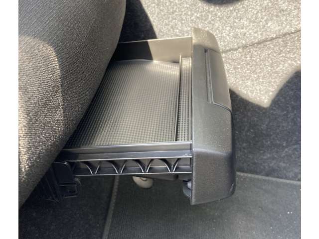 ボルボ ＸＣ４０ Ｔ４ ＡＷＤ モメンタム ４ＷＤ R2年 (関東) 99