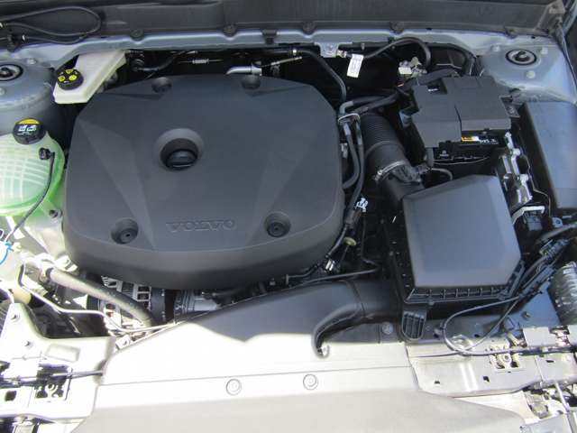 ボルボ ＸＣ４０ Ｔ４ ＡＷＤ Ｒデザイン ４ＷＤ R2年 (関東) 99