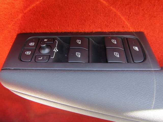 ボルボ ＸＣ４０ Ｔ４ ＡＷＤ Ｒデザイン ４ＷＤ R2年 (関東) 99