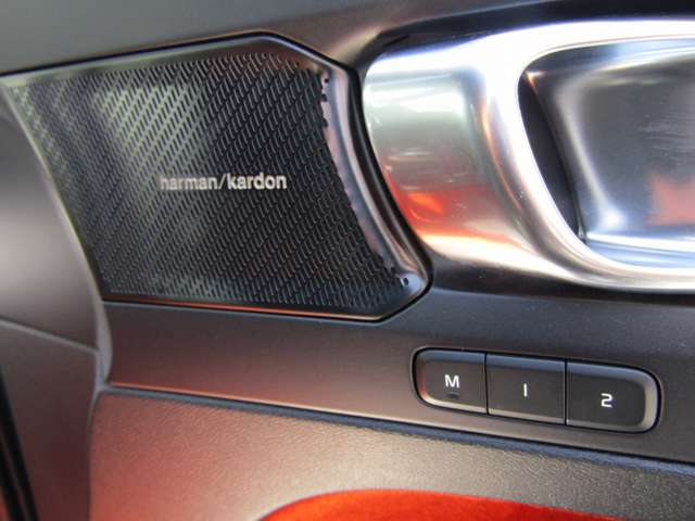 ボルボ ＸＣ４０ Ｔ４ ＡＷＤ Ｒデザイン ４ＷＤ R2年 (関東) 99