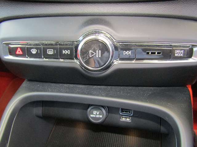 ボルボ ＸＣ４０ Ｔ４ ＡＷＤ Ｒデザイン ４ＷＤ R2年 (関東) 99