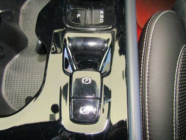 ボルボ ＸＣ４０ Ｔ４ ＡＷＤ Ｒデザイン ４ＷＤ R2年 (関東) 99