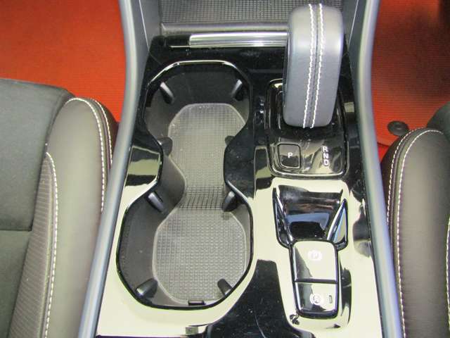 ボルボ ＸＣ４０ Ｔ４ ＡＷＤ Ｒデザイン ４ＷＤ R2年 (関東) 99