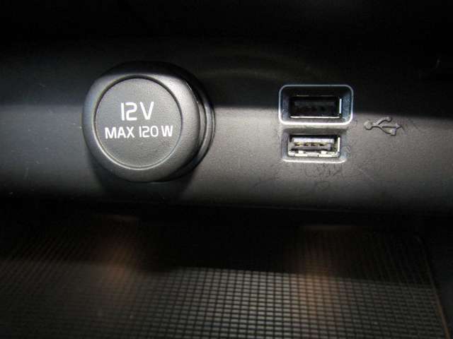 ボルボ ＸＣ４０ Ｔ４ ＡＷＤ Ｒデザイン ４ＷＤ R2年 (関東) 99