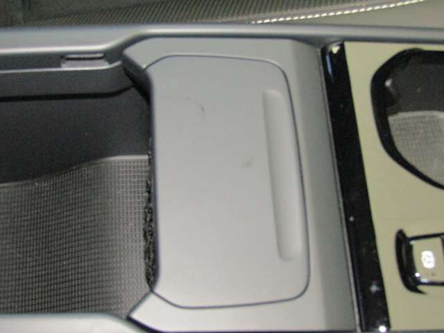 ボルボ ＸＣ４０ Ｔ４ ＡＷＤ Ｒデザイン ４ＷＤ R2年 (関東) 99