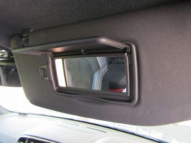 ボルボ ＸＣ４０ Ｔ４ ＡＷＤ Ｒデザイン ４ＷＤ R2年 (関東) 99