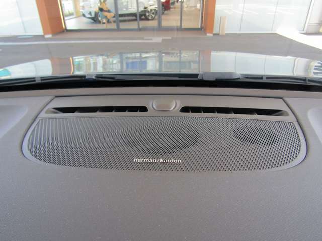 ボルボ ＸＣ４０ Ｔ４ ＡＷＤ Ｒデザイン ４ＷＤ R2年 (関東) 99