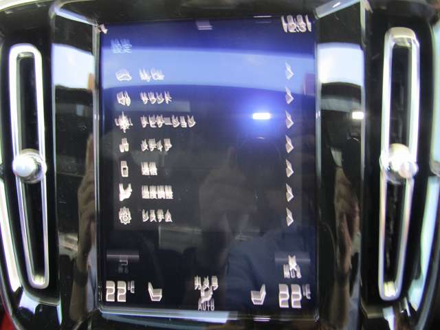 ボルボ ＸＣ４０ Ｔ４ ＡＷＤ Ｒデザイン ４ＷＤ R2年 (関東) 99