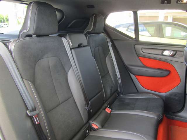 ボルボ ＸＣ４０ Ｔ４ ＡＷＤ Ｒデザイン ４ＷＤ R2年 (関東) 99