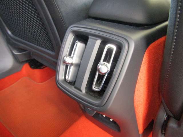 ボルボ ＸＣ４０ Ｔ４ ＡＷＤ Ｒデザイン ４ＷＤ R2年 (関東) 99