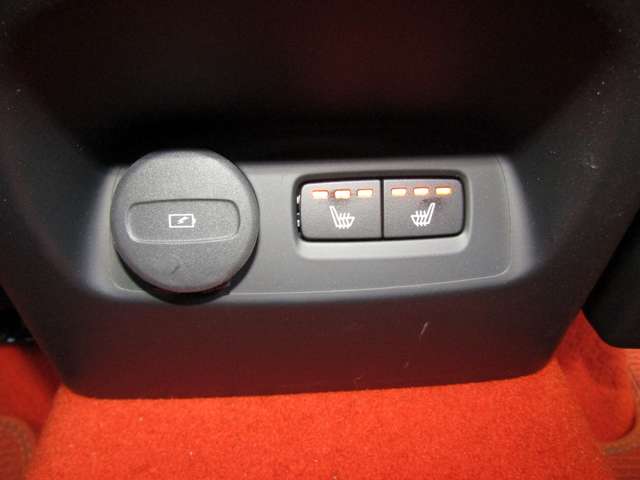 ボルボ ＸＣ４０ Ｔ４ ＡＷＤ Ｒデザイン ４ＷＤ R2年 (関東) 99