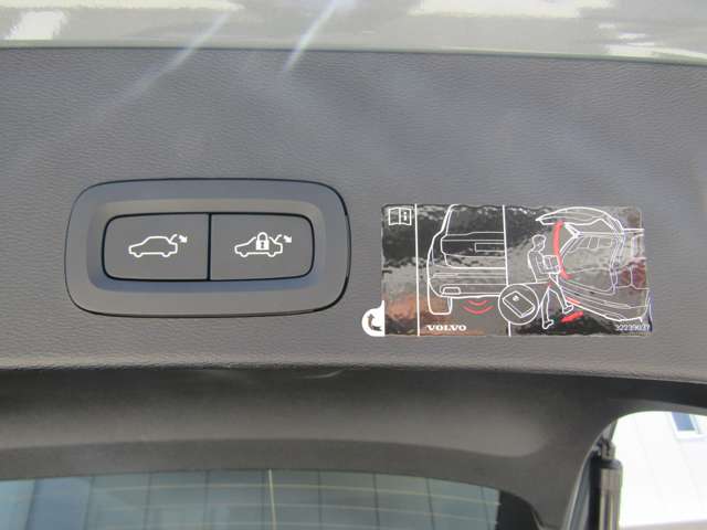 ボルボ ＸＣ４０ Ｔ４ ＡＷＤ Ｒデザイン ４ＷＤ R2年 (関東) 99