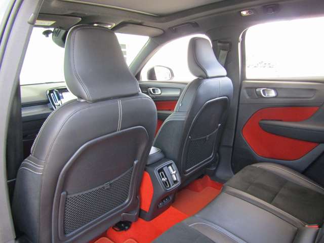 ボルボ ＸＣ４０ Ｔ４ ＡＷＤ Ｒデザイン ４ＷＤ R2年 (関東) 99