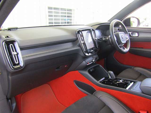 ボルボ ＸＣ４０ Ｔ４ ＡＷＤ Ｒデザイン ４ＷＤ R2年 (関東) 99