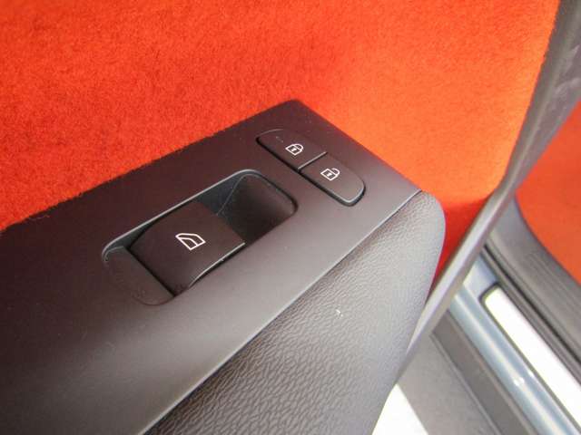 ボルボ ＸＣ４０ Ｔ４ ＡＷＤ Ｒデザイン ４ＷＤ R2年 (関東) 99