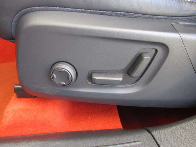 ボルボ ＸＣ４０ Ｔ４ ＡＷＤ Ｒデザイン ４ＷＤ R2年 (関東) 99