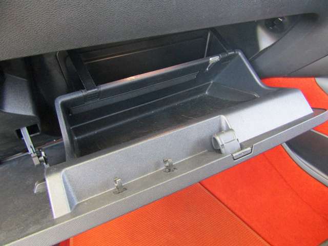 ボルボ ＸＣ４０ Ｔ４ ＡＷＤ Ｒデザイン ４ＷＤ R2年 (関東) 99