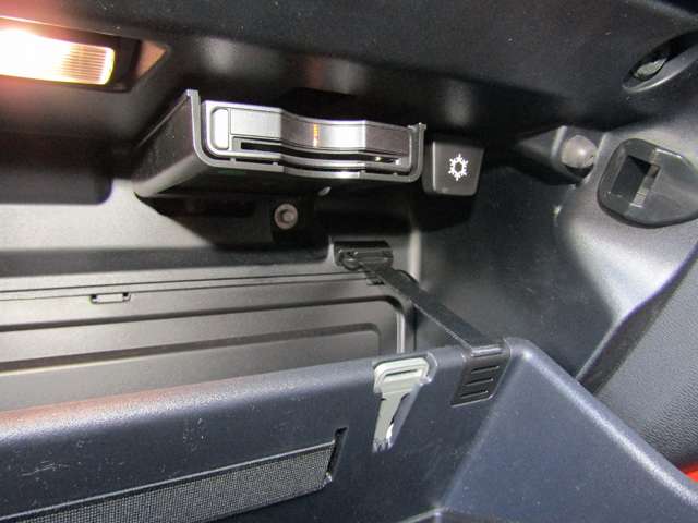 ボルボ ＸＣ４０ Ｔ４ ＡＷＤ Ｒデザイン ４ＷＤ R2年 (関東) 99