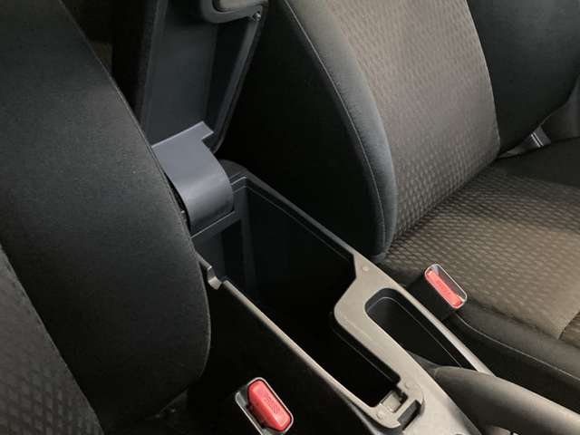 ホンダ フィット　ハイブリッド １．５ ハイブリッド Ｆ ４ＷＤ H30年 (北海道) 99