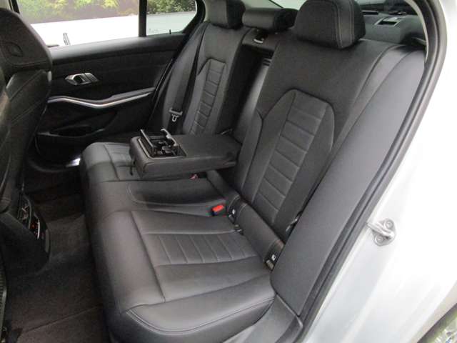 ＢＭＷ ３シリーズ ３１８Ｉ ４０ＴＨ アニバーサリー エディション R3年 (近畿) 99