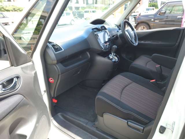 日産 セレナ ２．０ ハイウェイスター Ｓ－ＨＹＢＲＩＤ H26年 (中国) 99