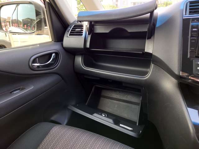 日産 セレナ ２．０ ハイウェイスター Ｓ－ＨＹＢＲＩＤ H26年 (中国) 99