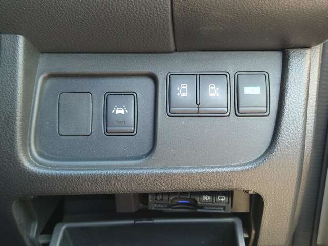 日産 セレナ ２．０ ハイウェイスター Ｓ－ＨＹＢＲＩＤ H26年 (中国) 99