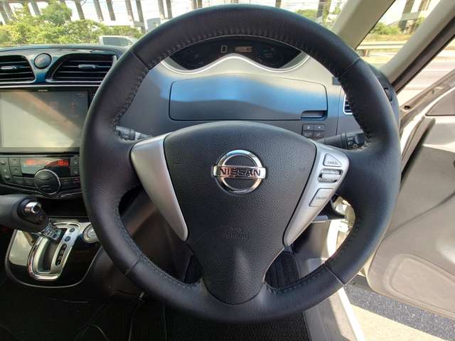 日産 セレナ ２．０ ハイウェイスター Ｓ－ＨＹＢＲＩＤ H26年 (中国) 99