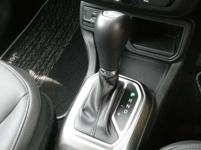 ジープ レネゲード リミテッド R2年 (関東) 99