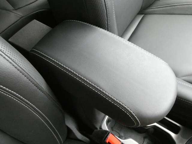 ジープ レネゲード リミテッド R2年 (関東) 99