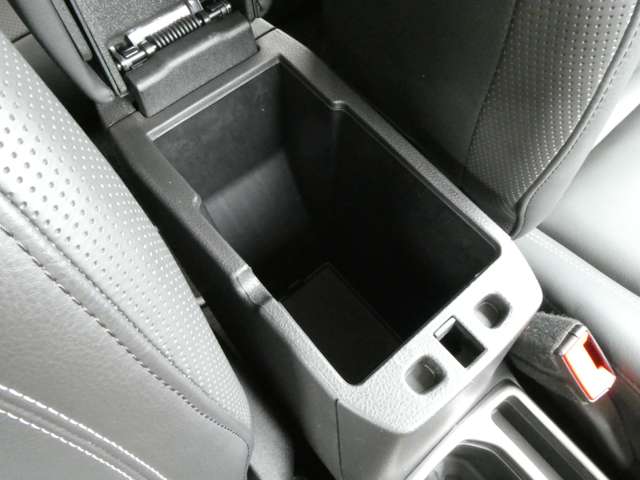 ジープ レネゲード リミテッド R2年 (関東) 99